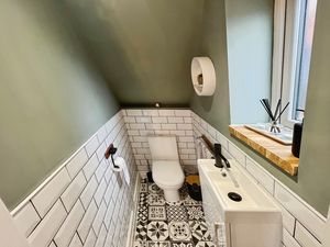 Guest wc- click for photo gallery